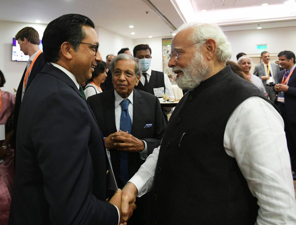 प्रचण्डलाई भेट नदिएका मोदी स्वर्णिम वाग्लेसँग मुस्कुराए
